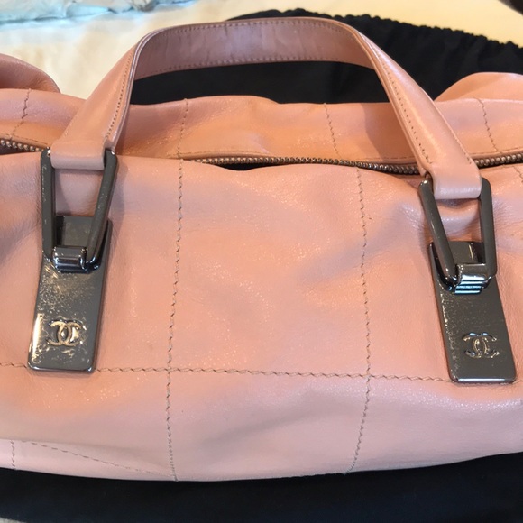 100% authentic Chanel salmon color handbag - Picture 4 of 8